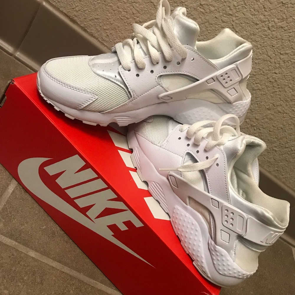 Nike Huaraches White